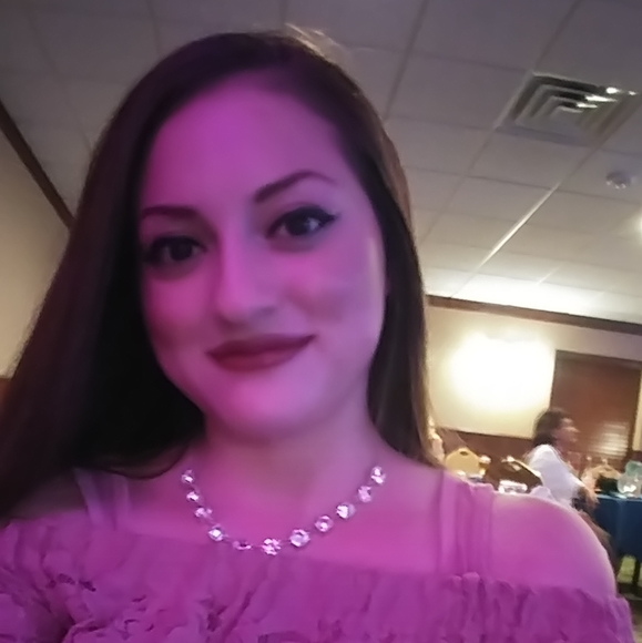 Meet your Posher, Jessica - Picture 1 of 1